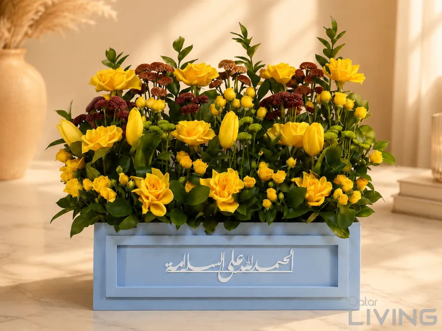 خصم 15% على تنسيق زهور فاخر في صندوق خشبي أزرق