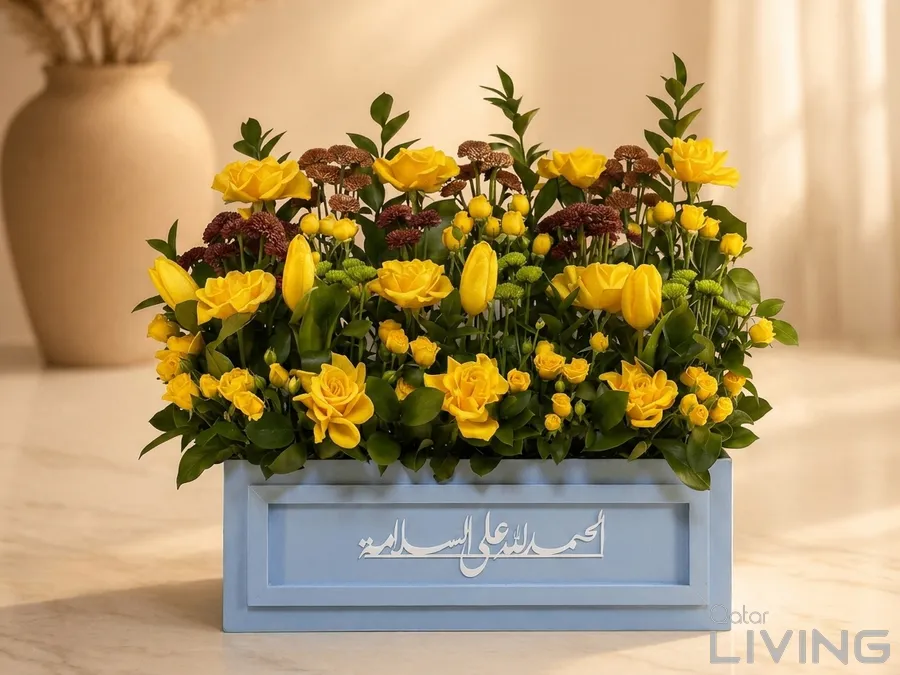 خصم 15% على تنسيق زهور فاخر في صندوق خشبي أزرق